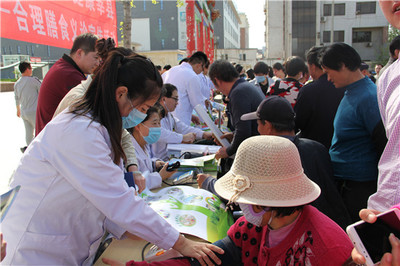 莘縣啟動2017年健康中國行合理膳食義診宣傳活動，提供免費營養健康咨詢服務